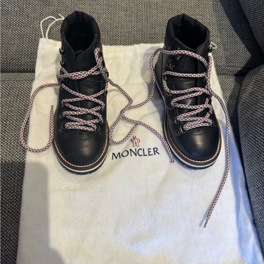Pre owned petite peak mini Moncler boots size 28